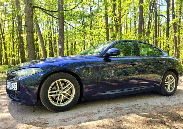 Alfa Romeo Giulia cena 76000 przebieg: 70000, rok produkcji 2017 z Konstancin-Jeziorna małe 79
